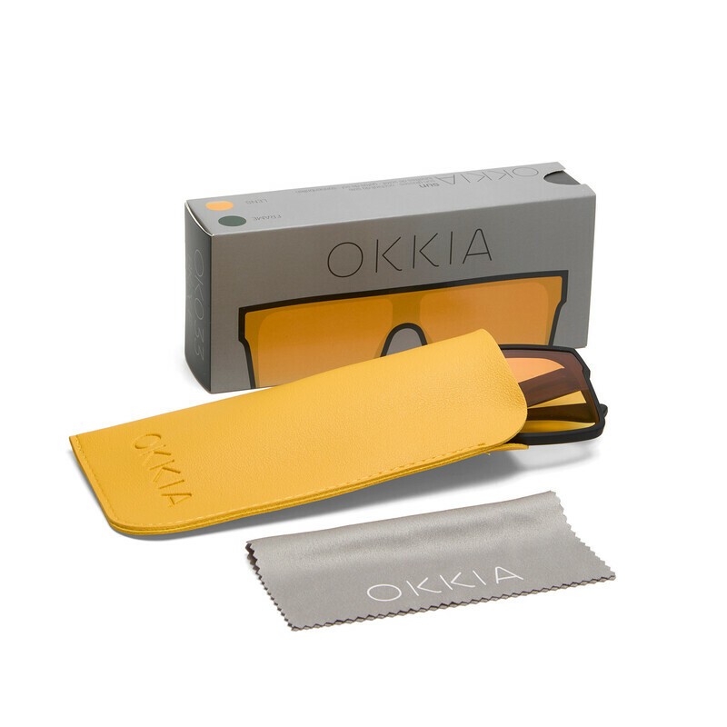 Occhiale da sole a visore nero con lenti giallo gradiente