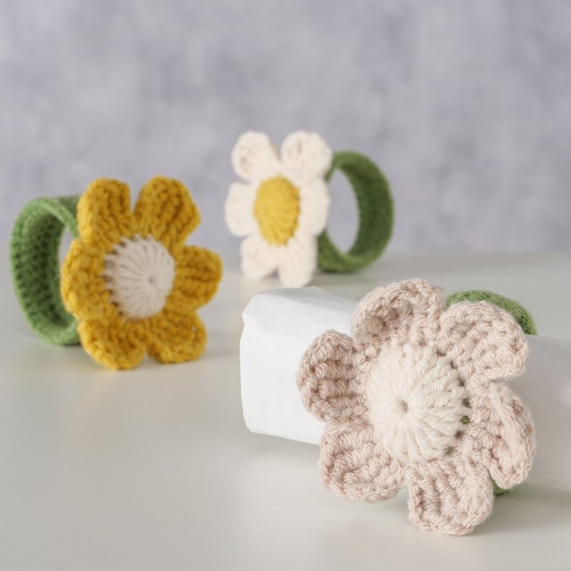 Legatovaglioli a forma di margherite all'uncinetto in 3 varianti assortite, perfetto per la tua tavola primaverile