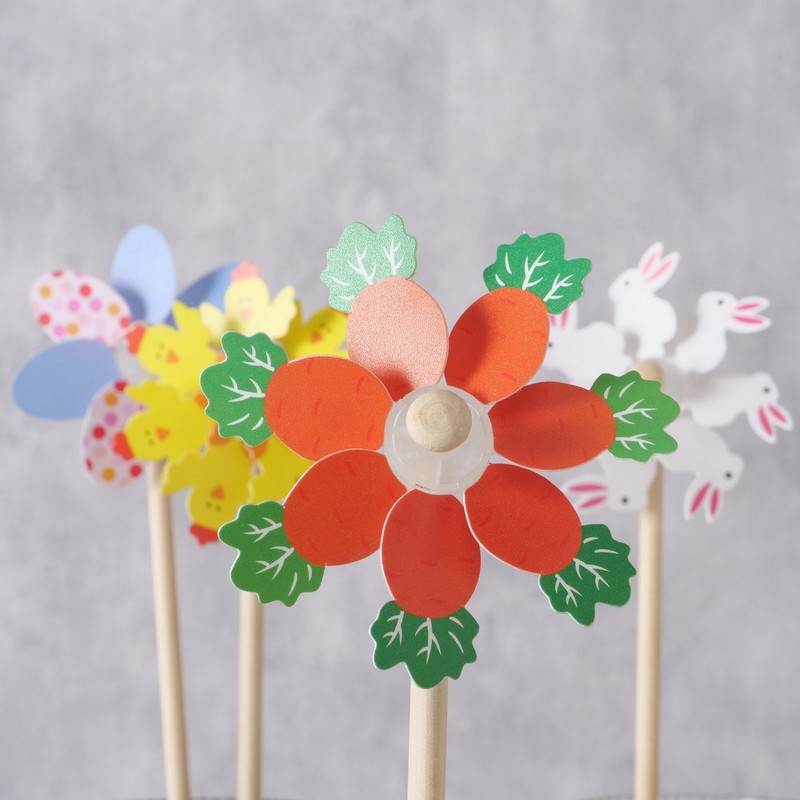 Girandola primaverile assortita in 4 varianti (spedite in base alla disponibilità): conigli, carote, pulcini e a pois