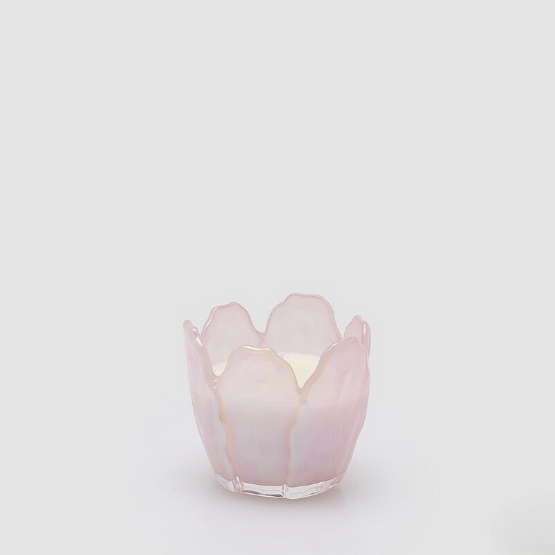 Candela profumata “Rose water” in vasetto a forma di fiore rosa iridescente, perfetta come regalo primaverile