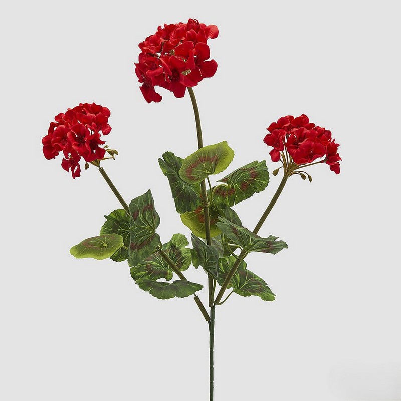 Ramo di gerani artificiali rossi con foglie