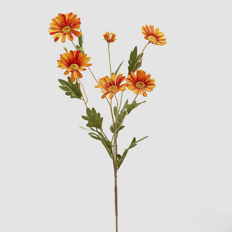 Ramo di margherite arancioni artificiali con foglie