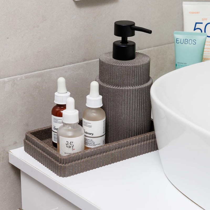 Dispenser sapone bagno a righe verticali in resina grigia effetto sasso