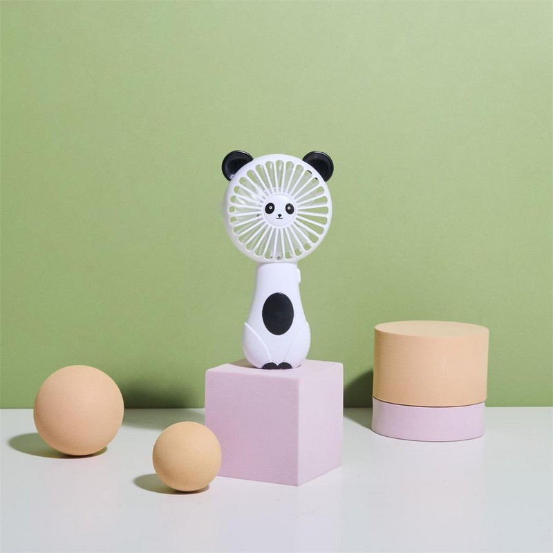 Ventilatore a forma di animale in 4 varianti assortite: pinguino, leone, gatto e cane, perfetto come alleato estivo contro il caldo