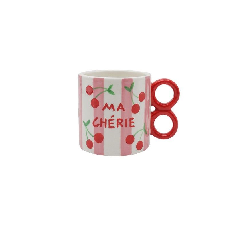 Tazza mug in ceramica bianca a righe rosa con ciliegie e scritta “Ma chérie”, dipinta a mano