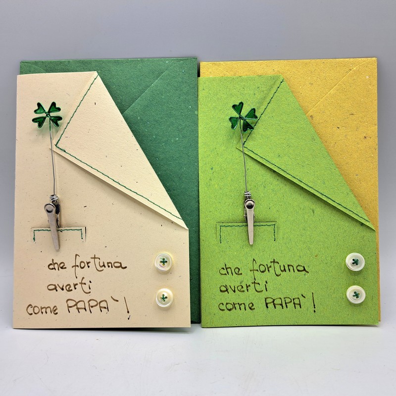 Biglietto d'auguri per il papà con scritta “Che fortuna averti come papà”, busta e molletta quadrifoglio incluse, fatto a mano da noi