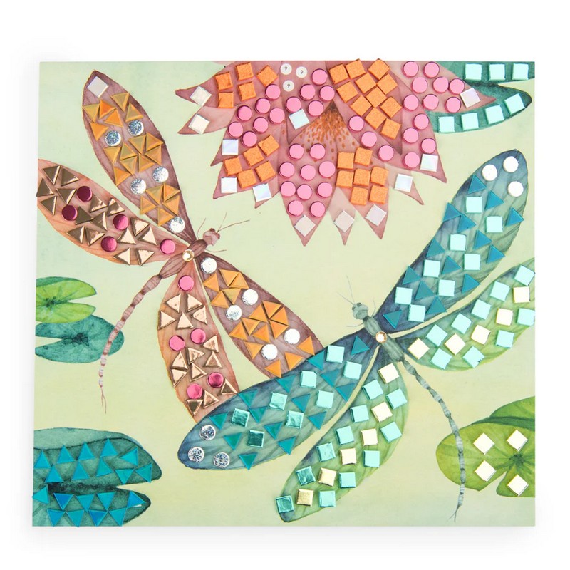 Gioco mosaici adesivi di diverse forme e colori da applicare su 5 illustrazioni