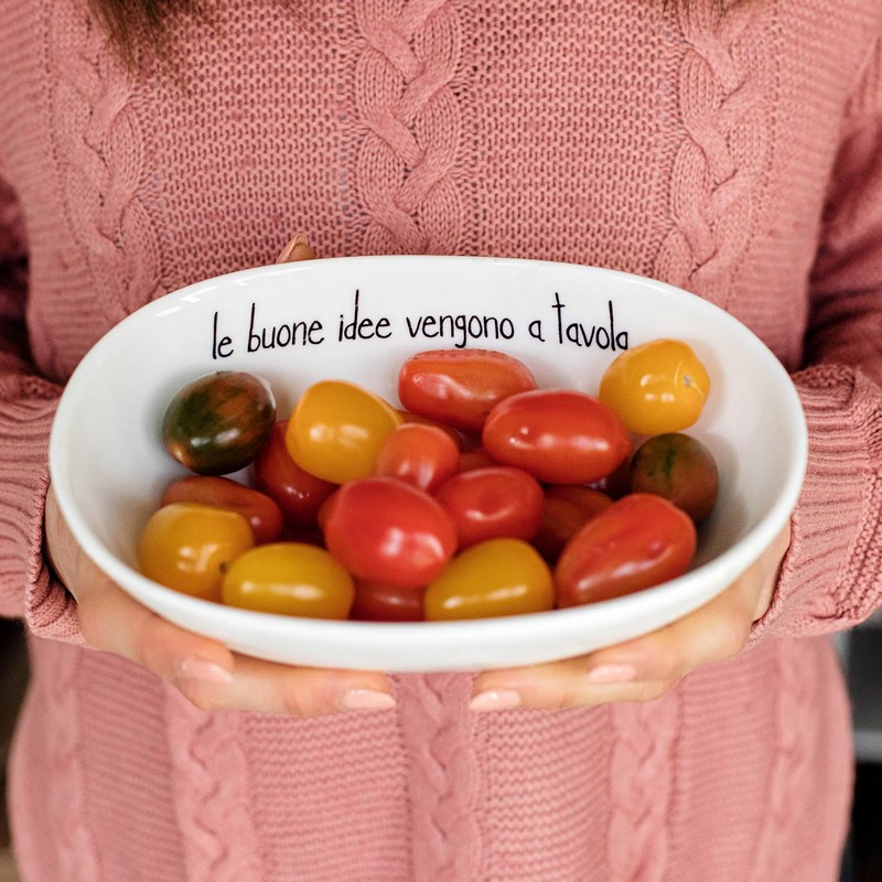 Ciotola ovale in ceramica bianca decorato con scritta “Le buone idee vengono a tavola”, utilizzabile anche come vassoio o centrotavola