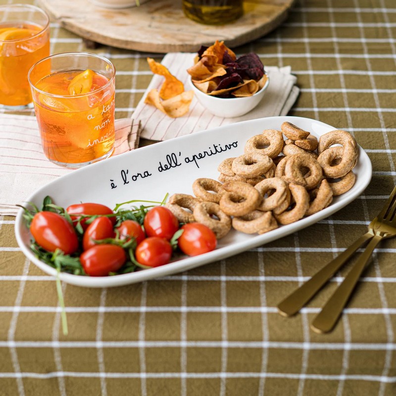 Piatto da portata ovale in ceramica bianca decorato con scritta “È l'ora dell'aperitivo” e cuore, utilizzabile anche come vassoio o centrotavola
