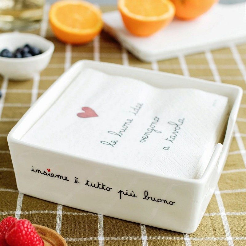 Portatovaglioli in ceramica bianca con scritta “Insieme è tutto più buono”