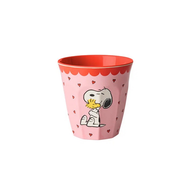 Bicchiere acqua in melamina rosa decorato con Snoopy che abbraccia Woodstock su sfondo di cuori