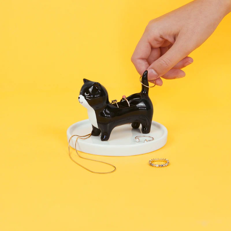 Porta anelli a forma di gatto bianco e nero in ceramica con base portagioie
