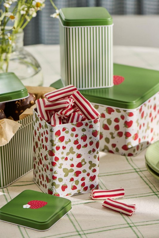 Scatola di latta decorata con fragole con coperchio verde