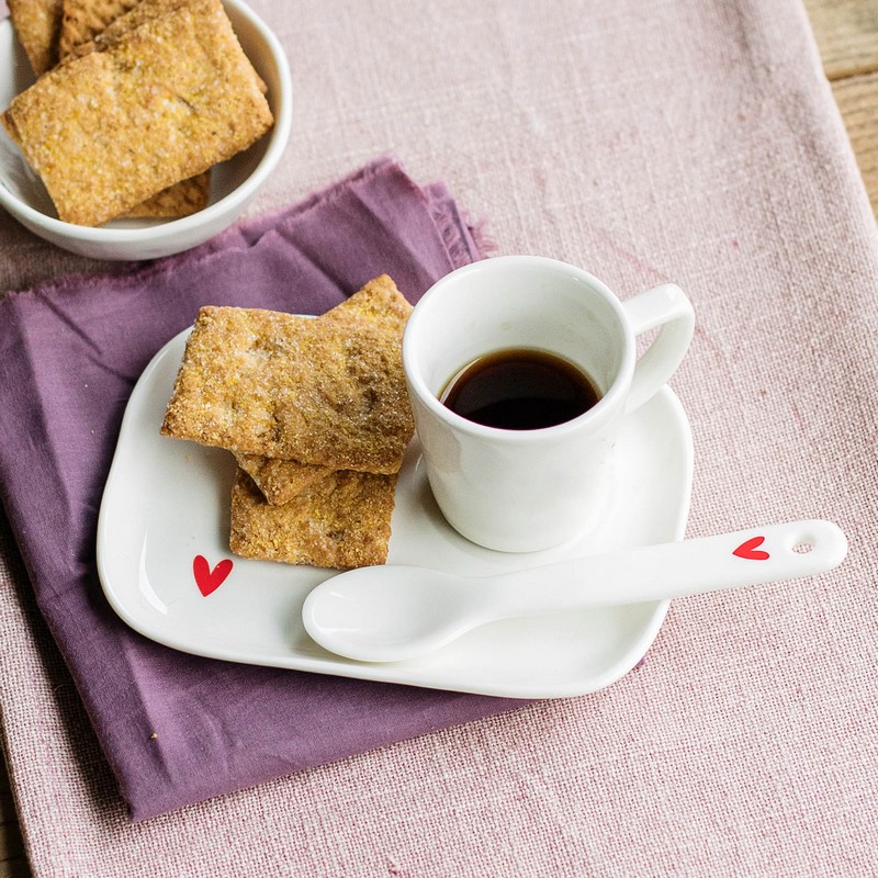 Set 2 piattini in ceramica per tazzine da caffè con cuore rosso