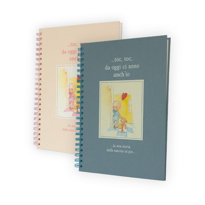 Libro della nascita azzurro declinato al maschile per bambini, da compilare e da rileggere insieme una volta diventati grandi!