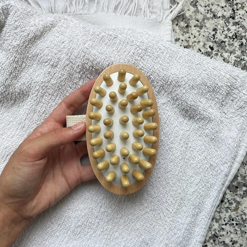 Spazzola anti cellulite e ritenzione idrica in legno