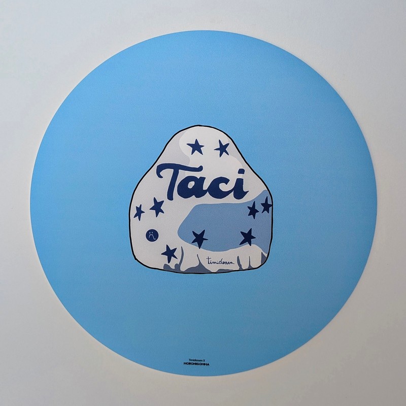 Tovaglietta americana tonda azzurra decorata con scritta 