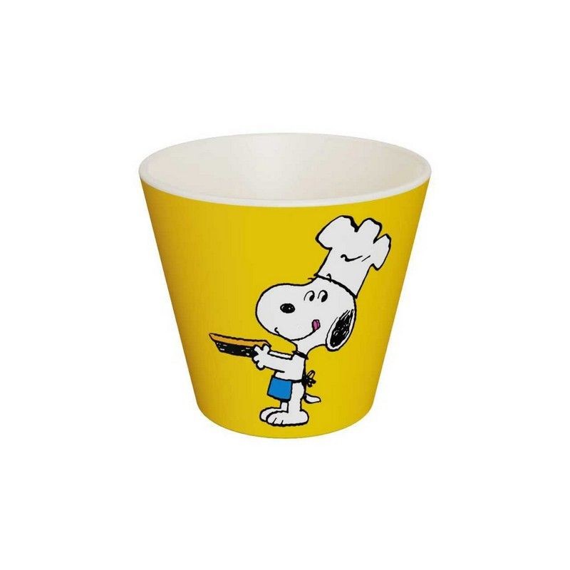 Tazzina da caffè gialla in plastica riciclata decorata con Snoopy che cucina con scritta “Love cooking” sul retro