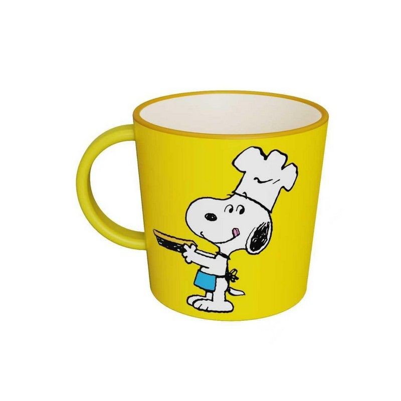 Tazza mug gialla in plastica riciclata decorata con Snoopy cuoco e scritta 