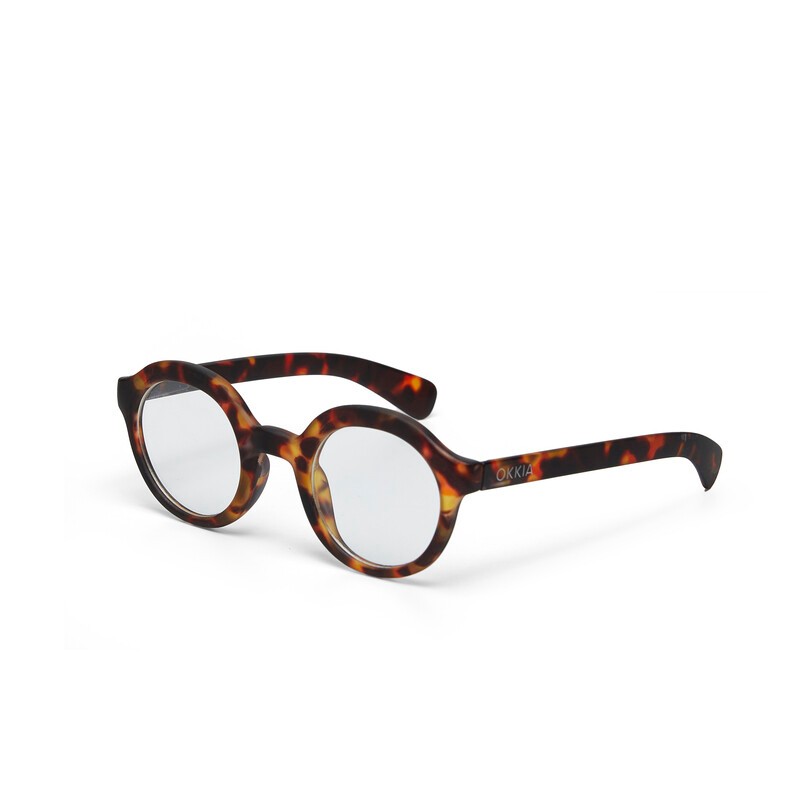 Occhiale da lettura con montatura panthos tondo di colore havana, lenti da lettura +3.00 diottrie con filtro luce blu, include astuccio e panno in microfibra