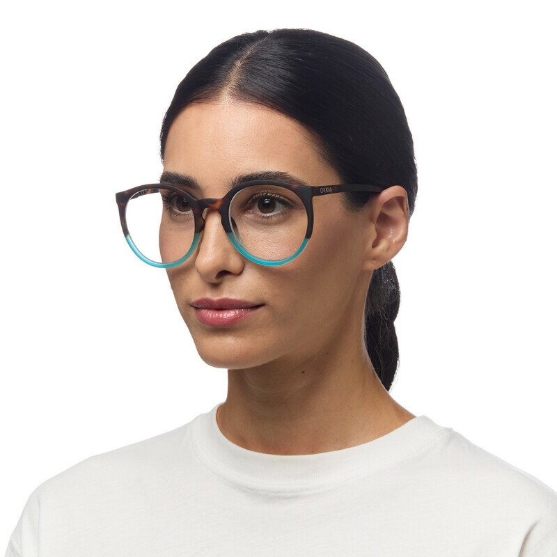 Occhiale da lettura con montatura tonda di colore havana blu, lenti da lettura +2.00 diottrie, include astuccio e panno in microfibra
