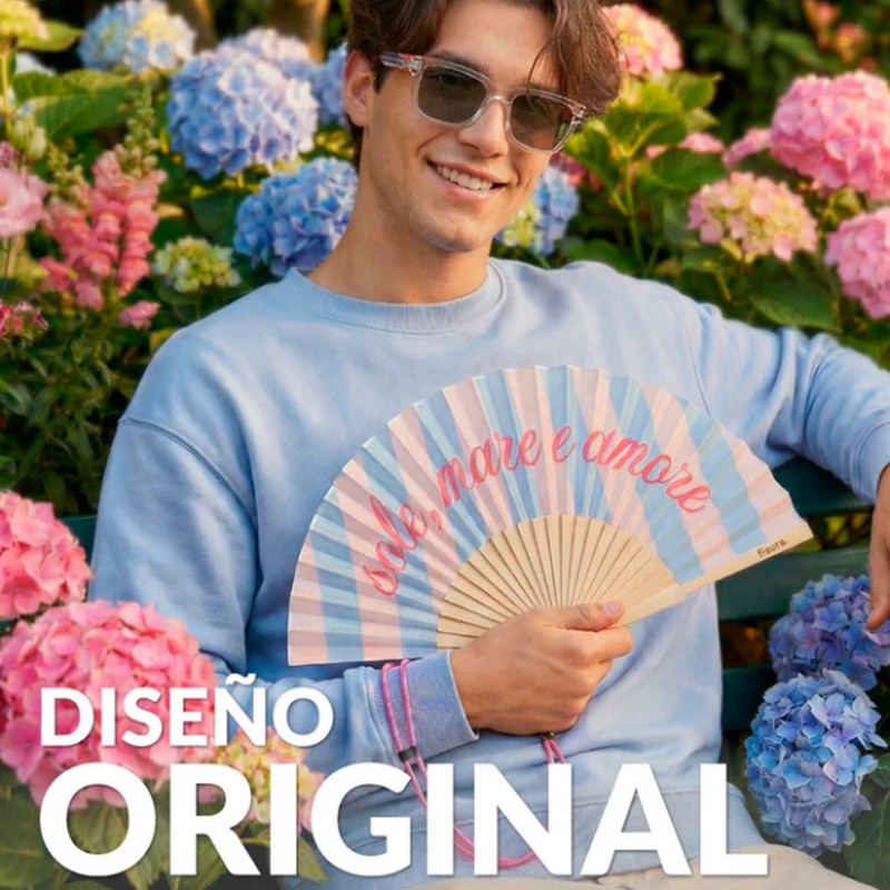 Ventaglio a righe in bambù decorato con scritta “Sole, mare e amore”, perfetto come regalo estivo