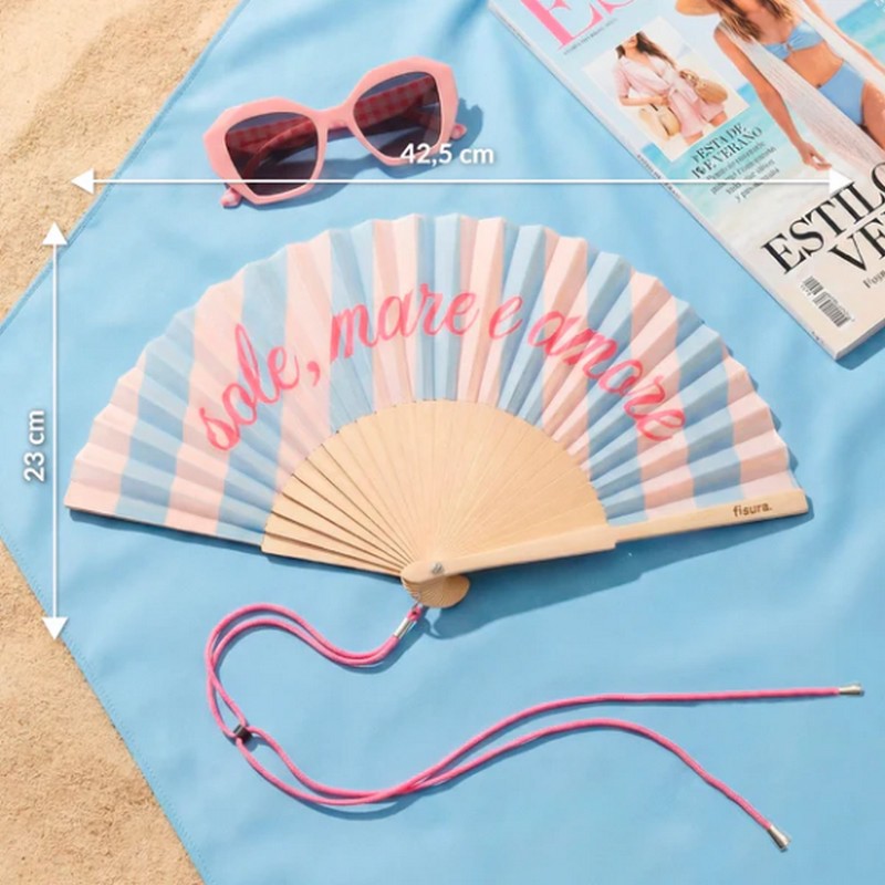 Ventaglio a righe in bambù decorato con scritta “Sole, mare e amore”, perfetto come regalo estivo