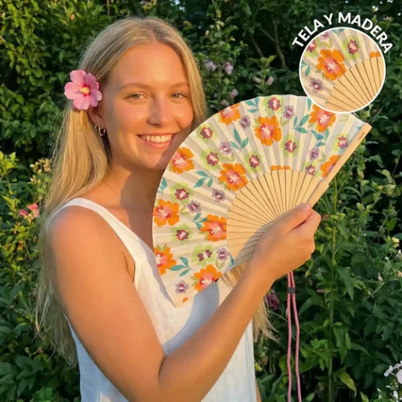 Ventaglio con fiori da giardino in bambù, perfetto come regalo estivo
