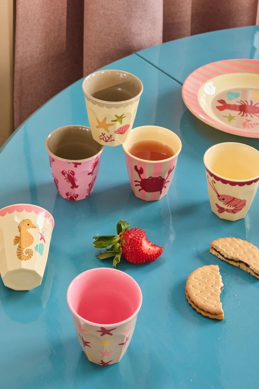Bicchiere acqua in melamina decorato con cavalluccio marino e merlatura rosa