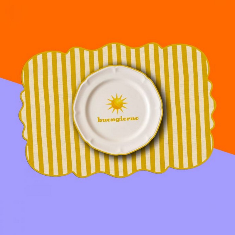 Tovaglietta americana sagomata a righe in plastica flessibile decorata con sole e scritta “Buongiorno”