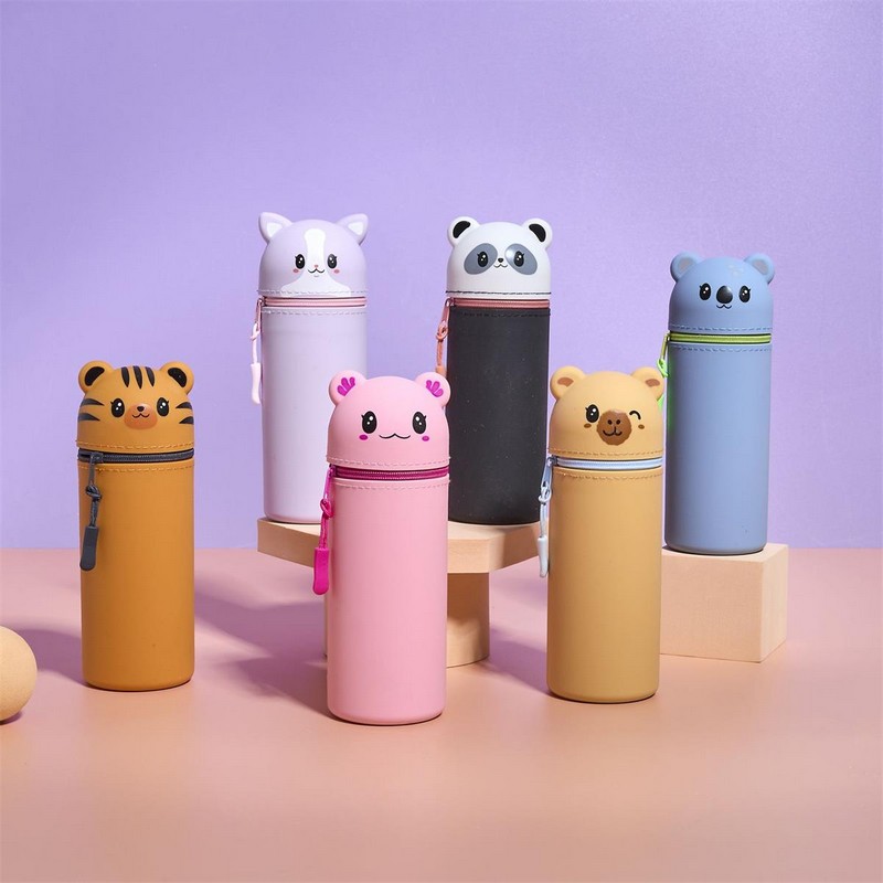 Astuccio a forma di animale assortito (koala, gatto, axolotl, panda, capybara, tigre) in silicone, utilizzabile anche come portamatite