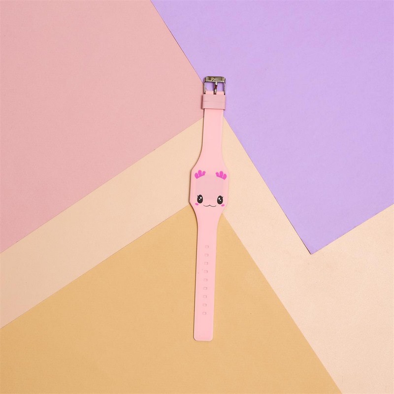 Orologio digitale per bambini a forma di animali assortiti (gatto, koala, capybara, tigre, axolotl e panda) con cinturino regolabile, basta premere in mezzo agli occhi dell'animale per vedere l'ora