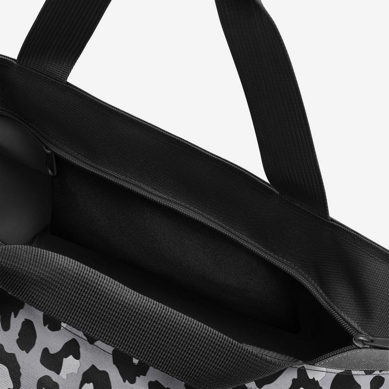 Borsa da shopping leopardata grigia con chiusura zip e fondo strutturato