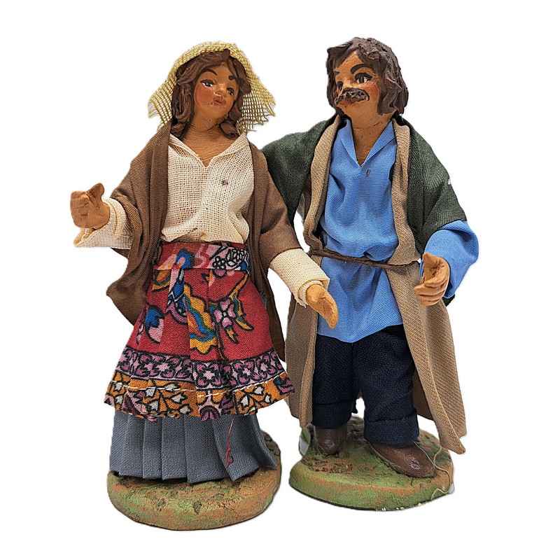 Coppia abbracciata del presepe napoletano, composta da due statuette separate, prodotto artigianale di Napoli fatto a mano e dipinto a mano