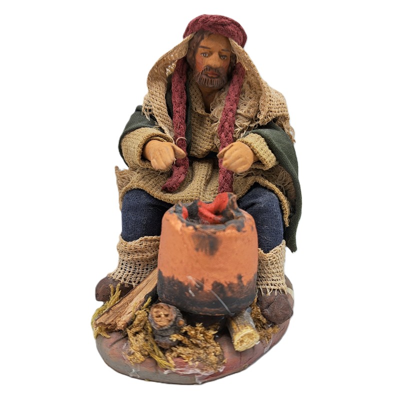 Uomo con fuocherello del presepe napoletano, prodotto artigianale della città metropolitana di Napoli fatto a mano e dipinto a mano