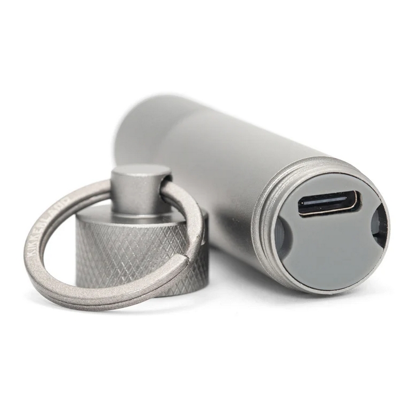Portachiavi con torcia ricaricabile con cavo USB-C incluso, realizzata in alluminio
