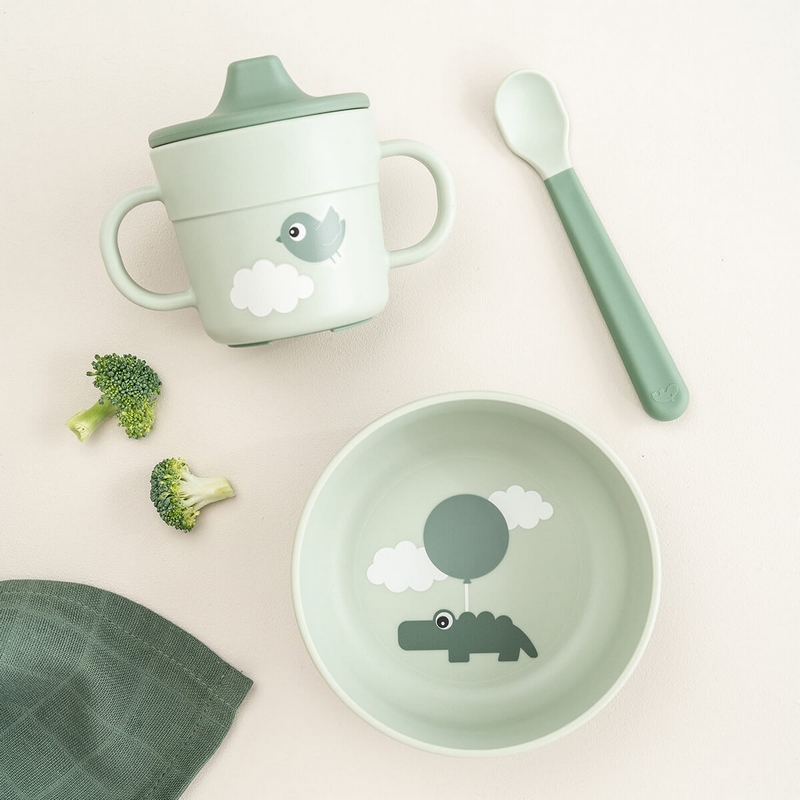 Set pappa da 3 pezzi con piatto con ventosa, tazza con beccuccio e cucchiaio, il tutto di colore verde decorato con coccodrillo e uccellino 
