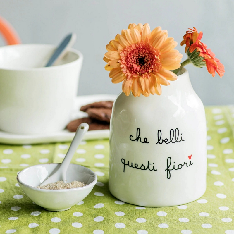 Vaso fiori in ceramica bianca con scritta “Che belli questi fiori”