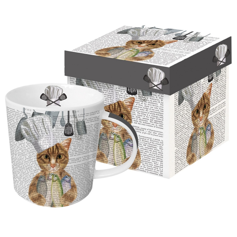 Tazza mug in ceramica decorata con gatto chef con scritte di giornale contenuta in una scatola con lo stesso decoro, capacità 400 ml