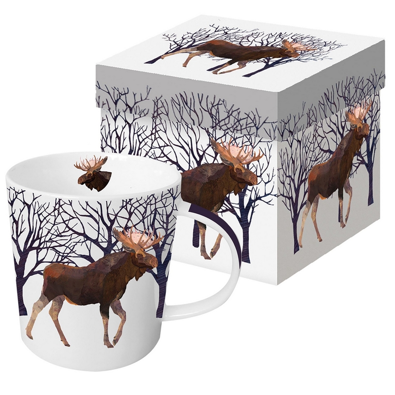 Tazza mug in ceramica decorata con alce nel bosco innevato contenuta in una scatola con lo stesso decoro, capacità 400 ml