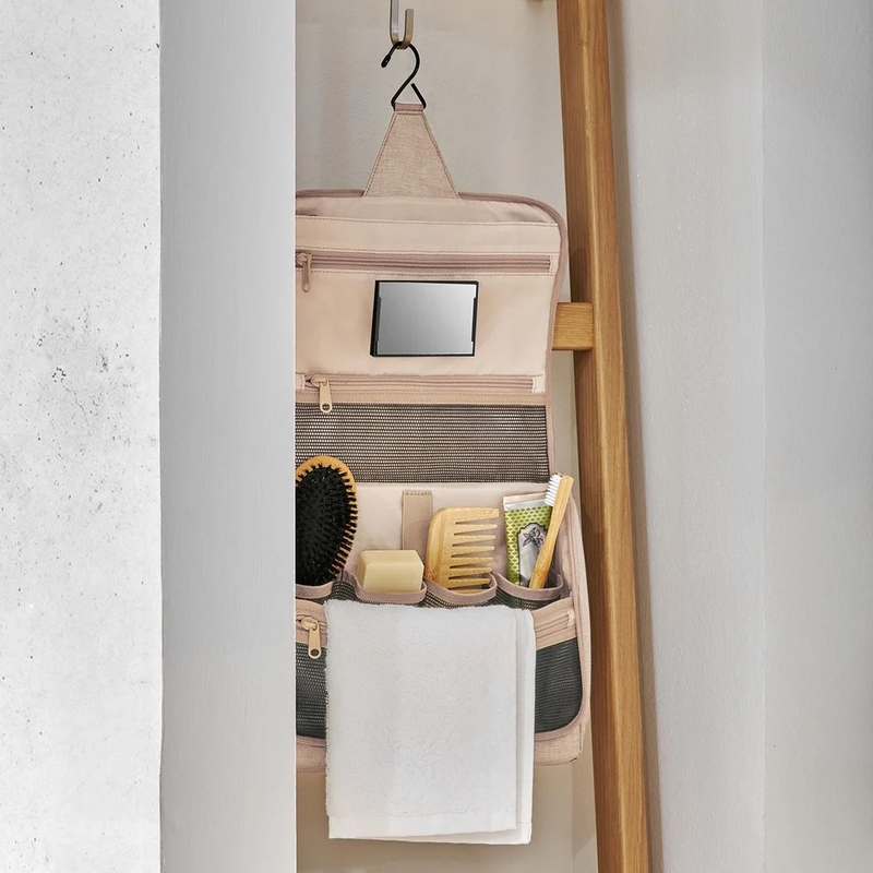 Beauty da viaggio XL color latte macchiato a tessuto mélange con inserti da aprire, specchio e possibilità di essere appeso - il regalo ideale per viaggiatori!