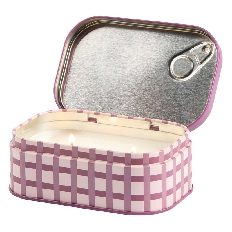 Candela profumata al Christmas pudding con note di frutta e spezie in latta vintage, realizzata in cera di soia con due stoppini, perfetta come candela particolare da regalare