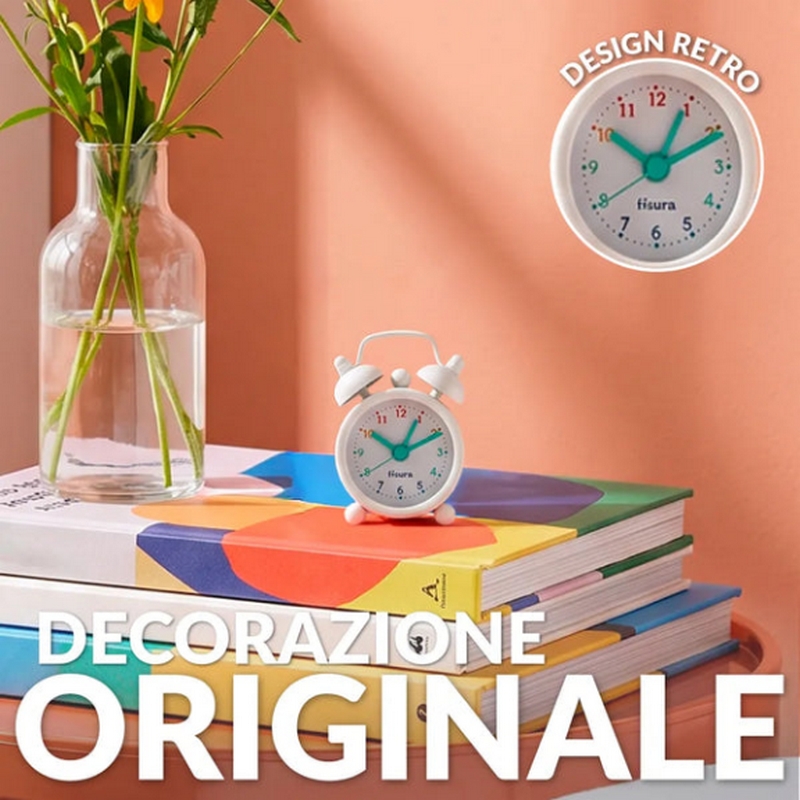 Mini sveglia analogica in stile retrò bianca con quadrante multicolor, funzionamento con 1 pila a bottone LR44 inclusa