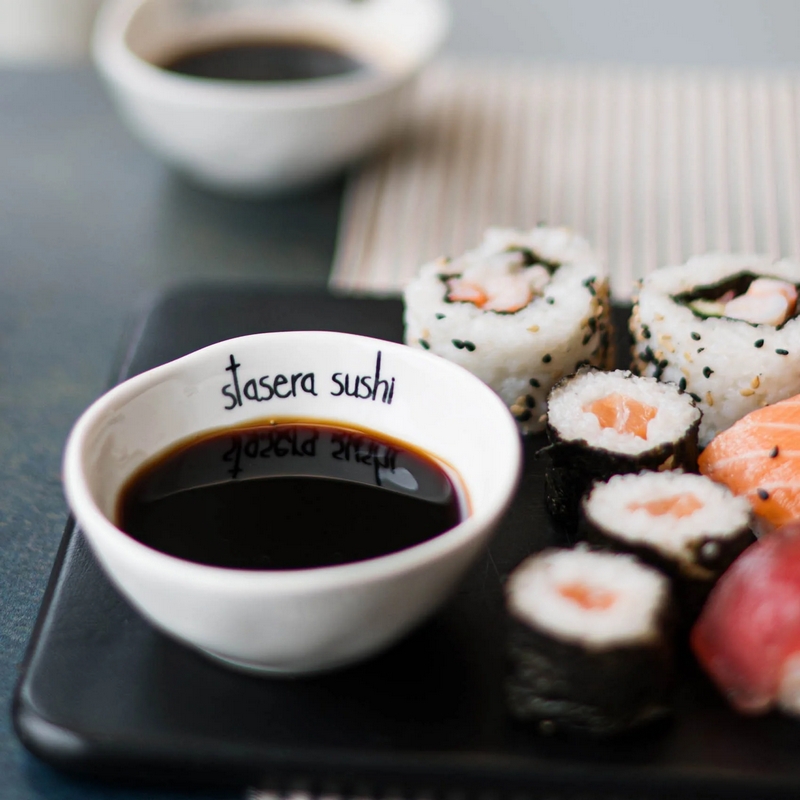 Set 4 ciotoline in ceramica bianca con scritta “Stasera sushi