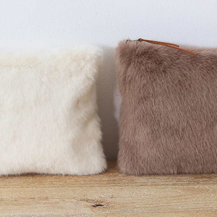 Pochette in pelo bianco con zip