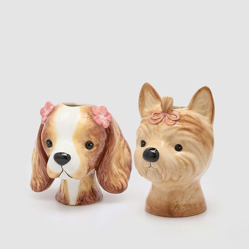 Vaso a forma di yorkshire terrier con ciuffo su cuscino in ceramica