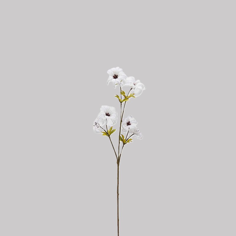 Ramo di fiori bianchi di clematis artificiali