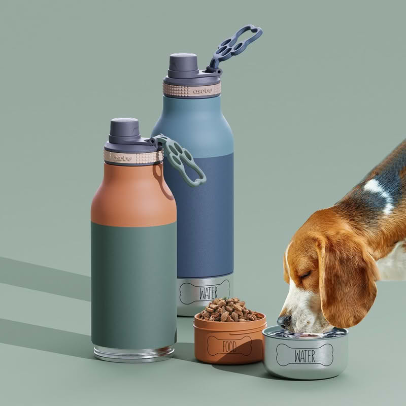 Borraccia termica bicolore blu e azzurra da 1 litro con montate sul fondo due ciotole per cane, una per l'acqua e l'altra per il cibo