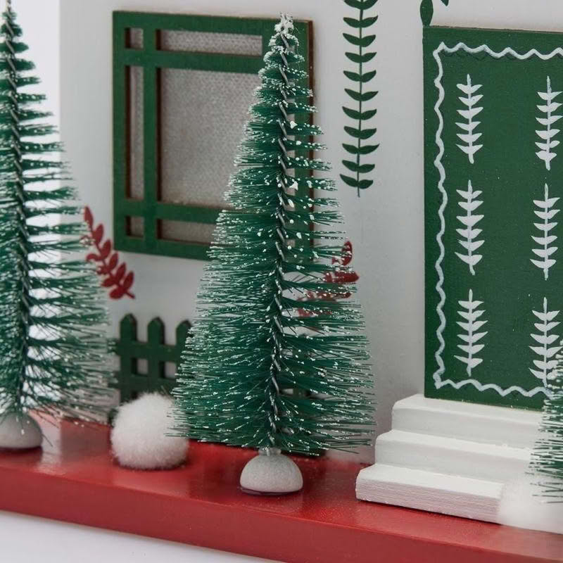 Casetta di Natale in legno bianco con ghirlande, alberi e luce led, perfetta come decorazione di Natale