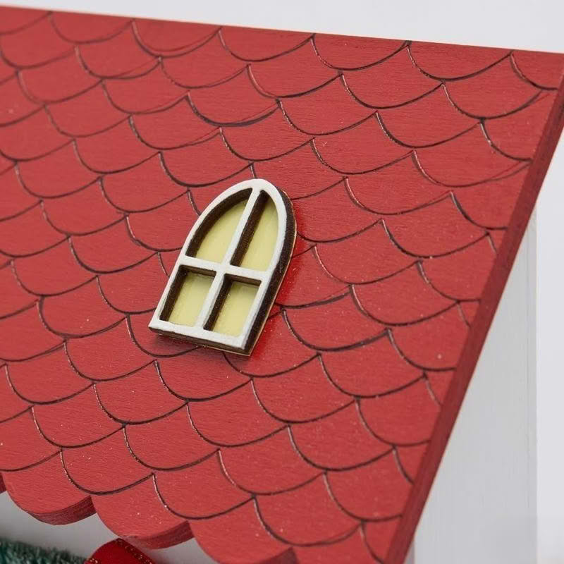 Casetta di Natale in legno bianco con ghirlande, alberi e luce led, perfetta come decorazione di Natale